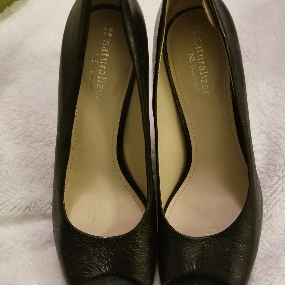Naturalizer Shoes - Picture 3 of 5